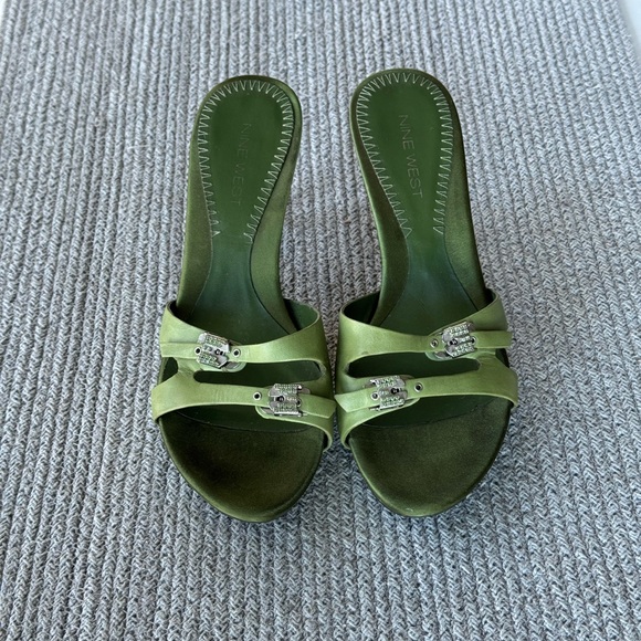 Vintage Nine West Lime Green Satin Rhinestone Buckle Kitten Heels Mules Slides 7 - Picture 11 of 11